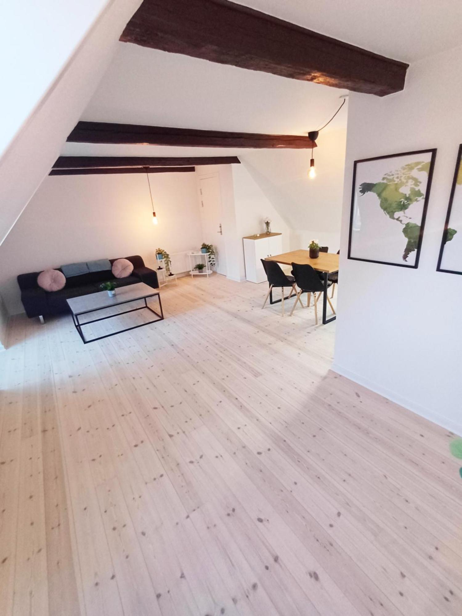 רנדרס Beautiful Double Room In The Center Of City מראה חיצוני תמונה